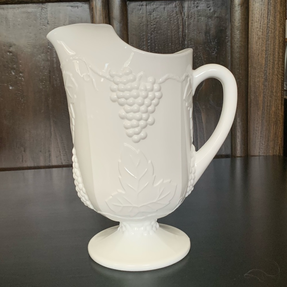 Colony Harvest Milk Glass 72oz. Ice Lip Pitcher